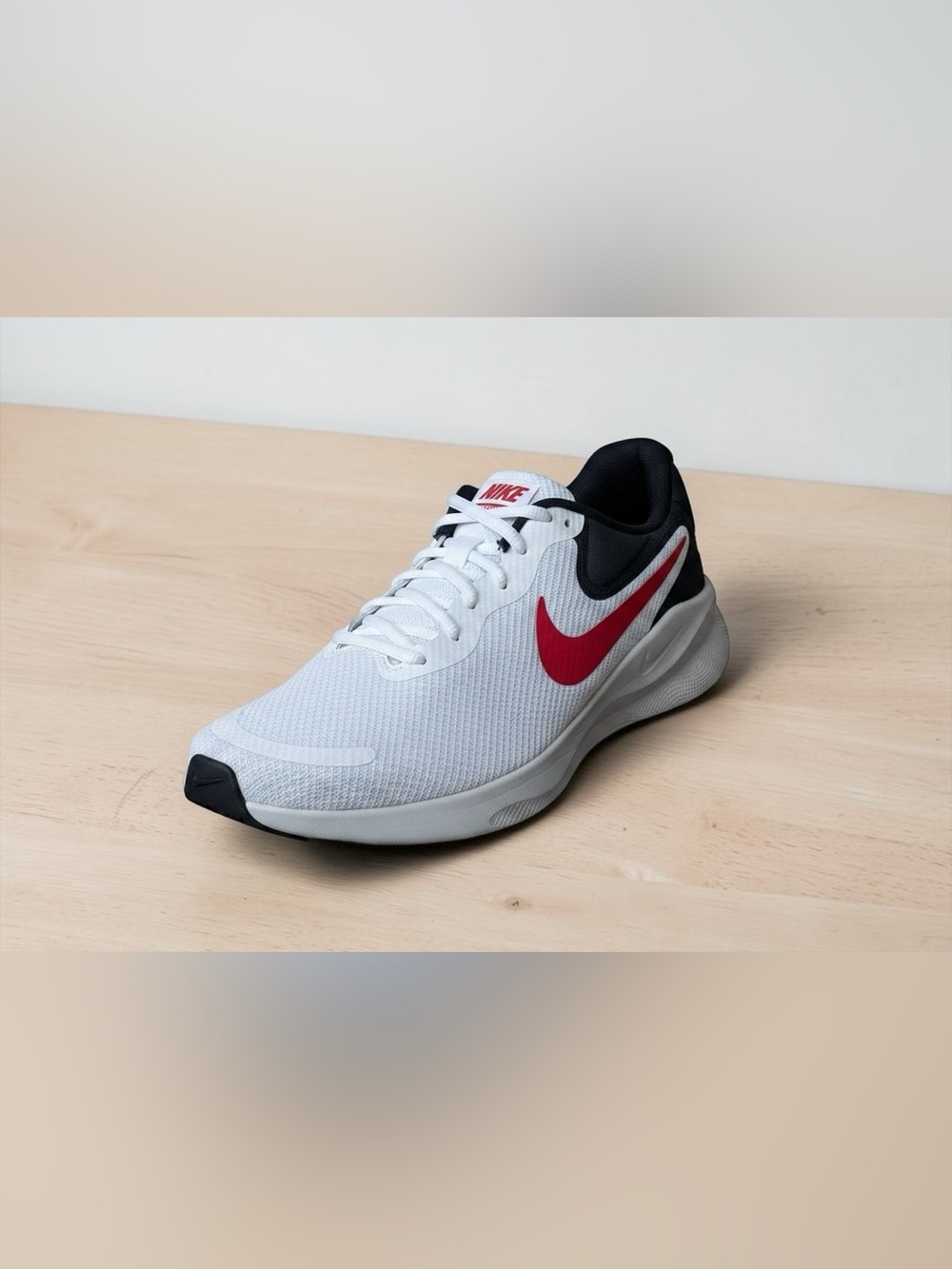 NIKE REVOLUTION 7 White/FireRed Men’s Size 11
Brand NEW